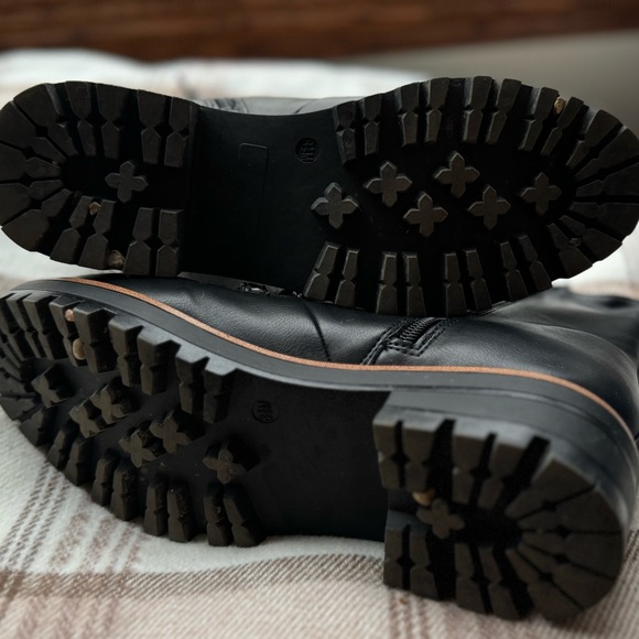 American Eagle Zip Boots | Size 8.5 - Picture 3 of 5